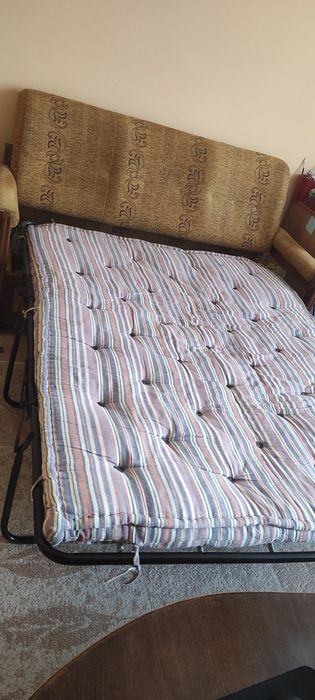 Разтегателен диван