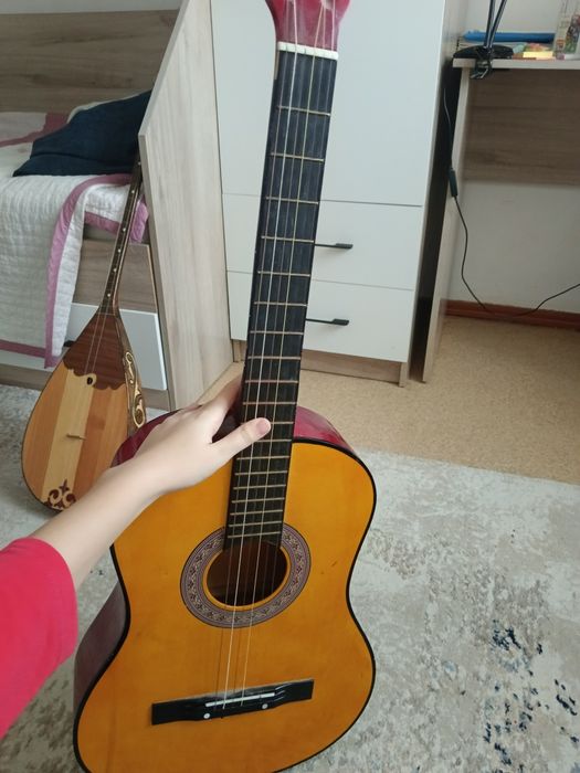 Гитара в хорошем состоянии