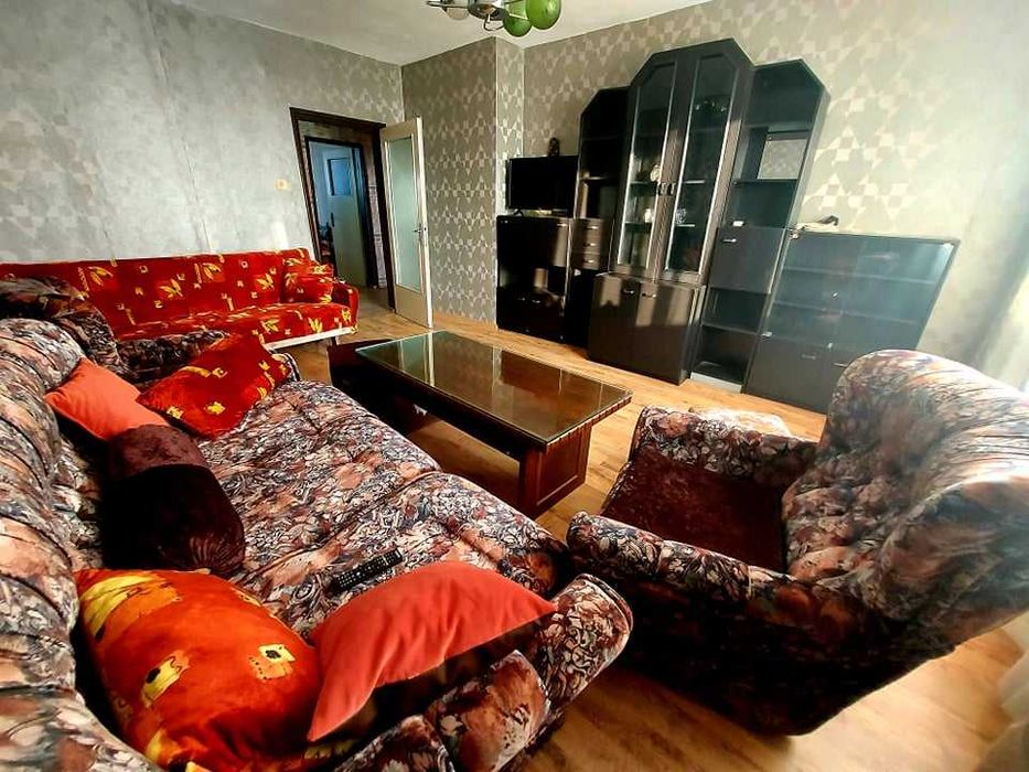 Дава се под наем Тристаен апартамент в Бургас, Изгрев - 100 кв.м за 127.5 € - Снимка #2