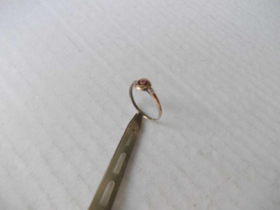 Inel vechi din argint cu pietre