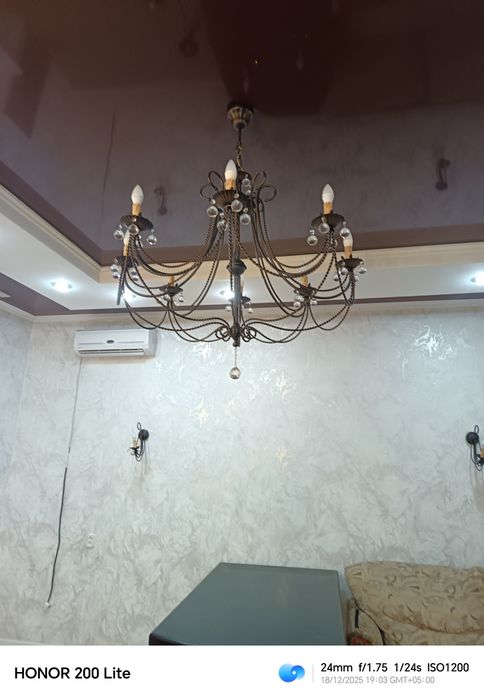 Продаются люстры