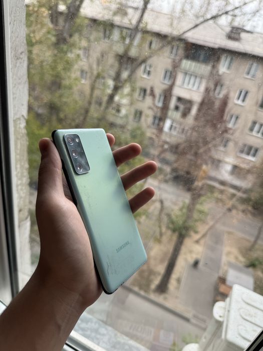 Срочно продам Samsung Galaxy S20 FE