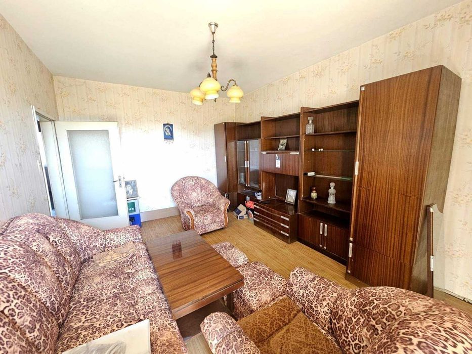 Тристаен апартамент - кв. Тракия