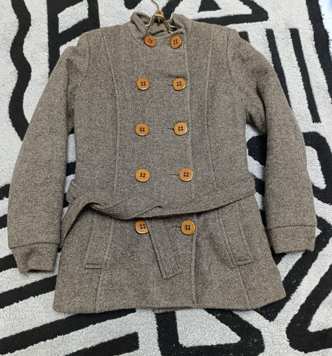 Женское короткое пальто.