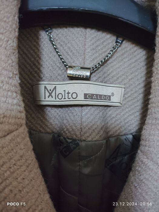 Пальто фирмы Molto caldo