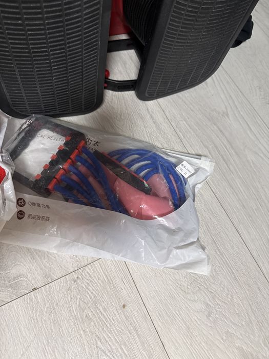 Степпер для тренировок и грузики