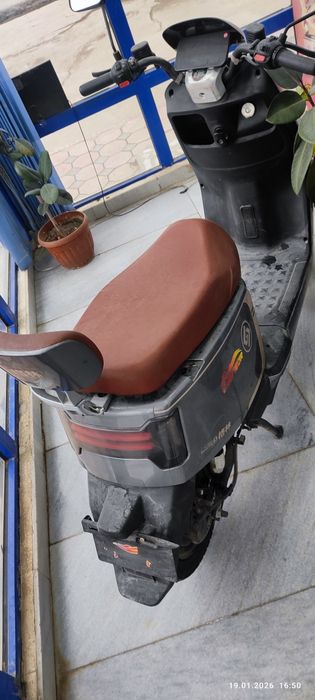 Elektro Skutercha sotiladi akumlyatori utirib qogan uzi yurishi zor ke