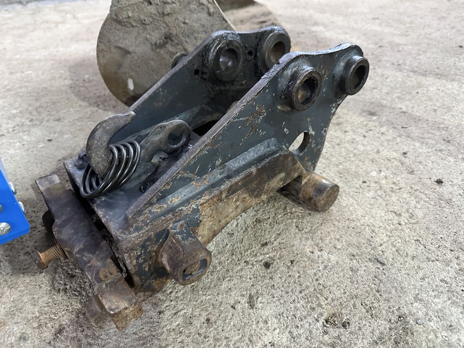 Vand cupe miniexcavator si cuplaj cw05