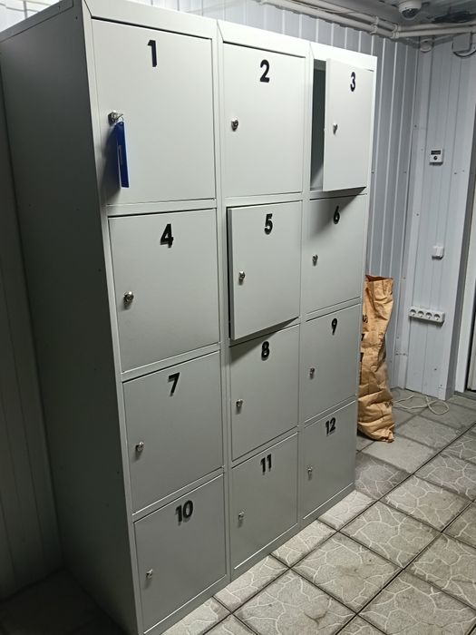 Продам шкаф - локер с ячейками.