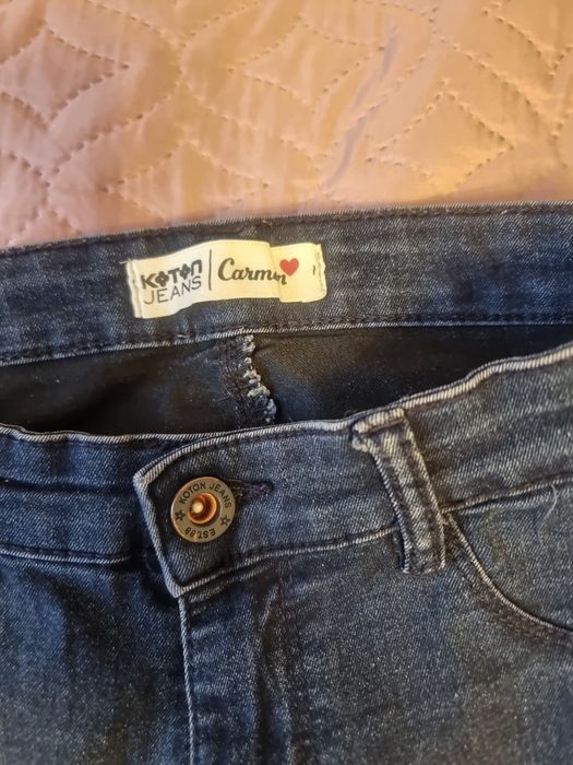 Продам джинсы для девочки 2 пары.