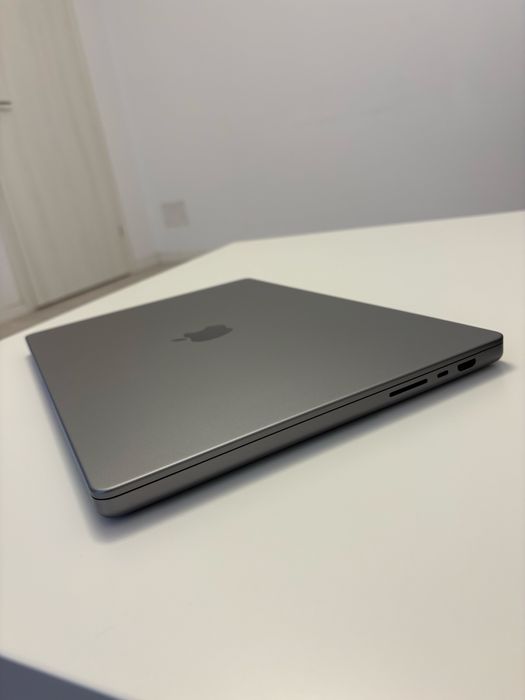MacBook Pro 16” M1 Max | 64GB RAM | 1TB SSD | Stare foarte bună