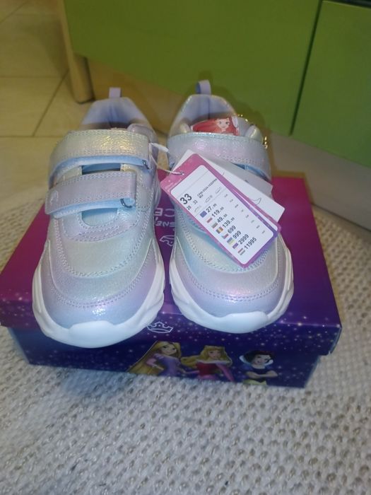 Нови маратонки Disney