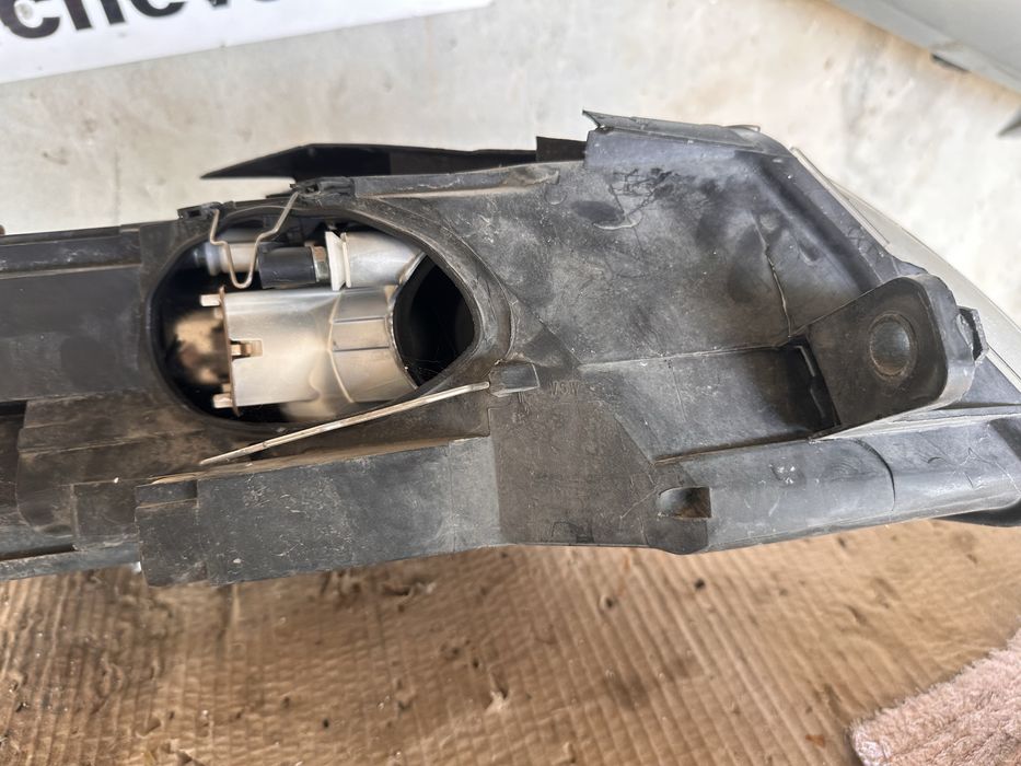 Фар от фв пасат 6 ксенон / vw passat 6