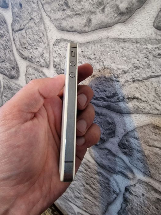 Продам Айфон 4S ...