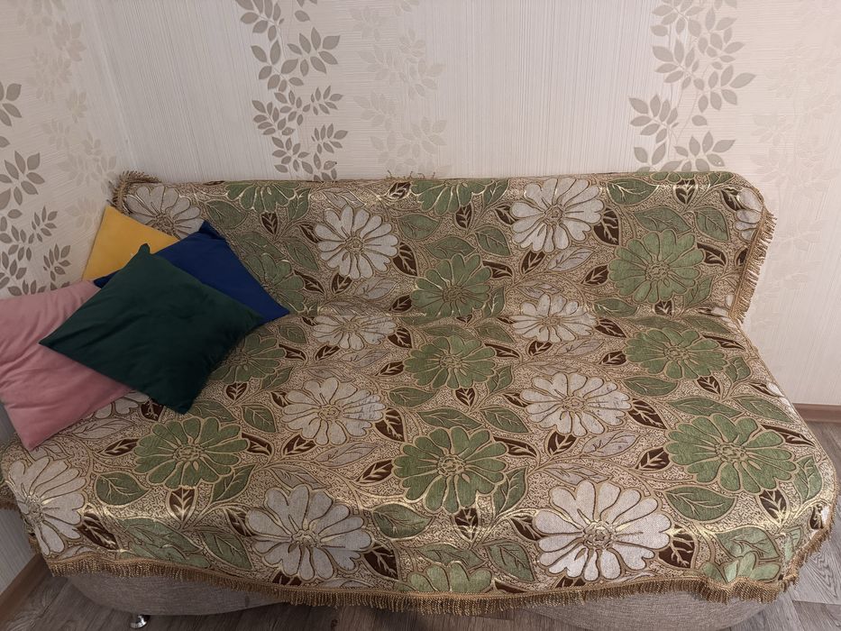 Раскладывающийся диван б/у