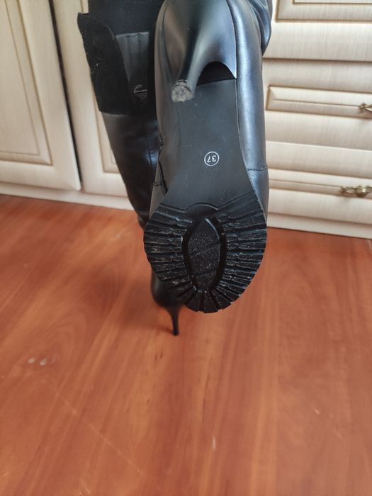 Продаются кожаные сапоги