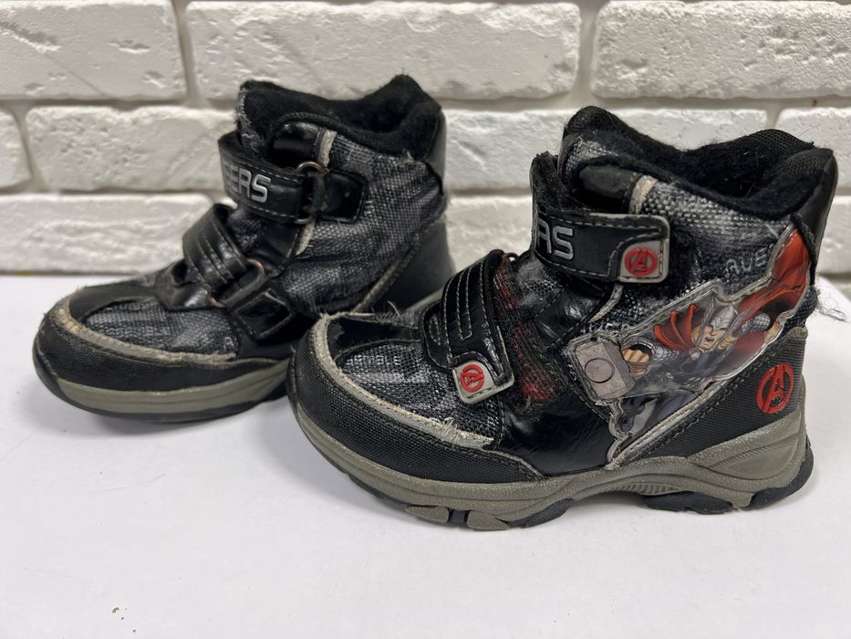 Продам детская обувь ботинки