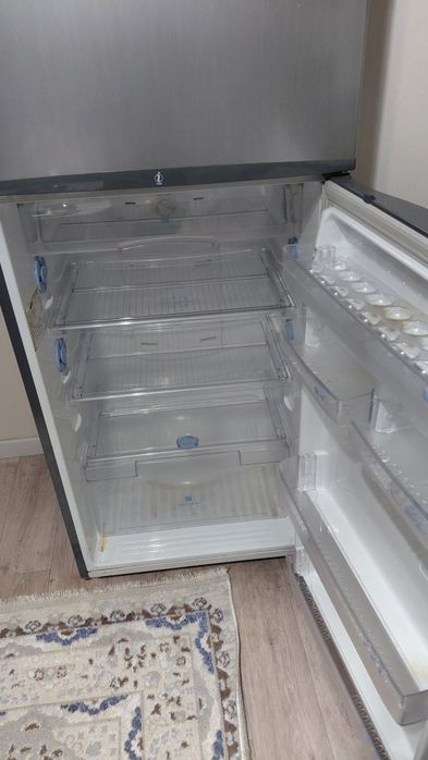 Большой холодилник б/у