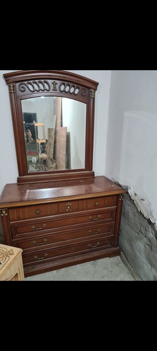 Зеркало с тумбой