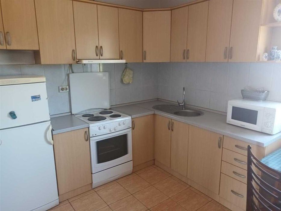 Дава се под наем Двустаен апартамент в Бургас, Изгрев - 63 кв.м за 204 € - Снимка #2