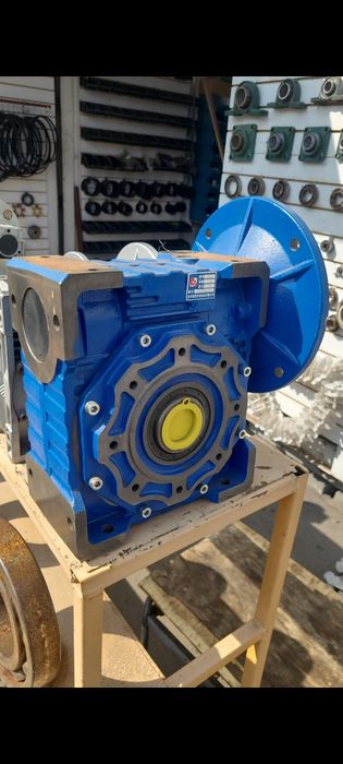 Электродвигатель Мотор-редукторы  Редукторов разный