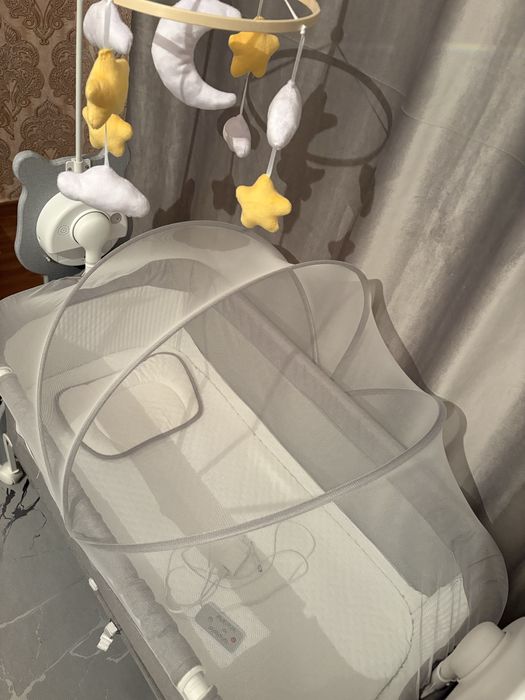 Кровать-манеж с автоукачиванием и музыкой