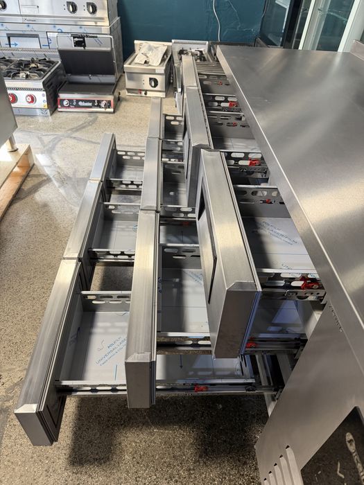 Хладилна маса  с 6 чекмеджета