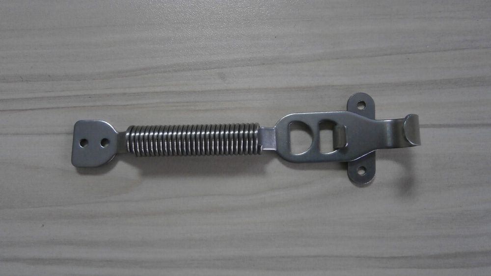 Ключалка за капак на автомобил или машина.