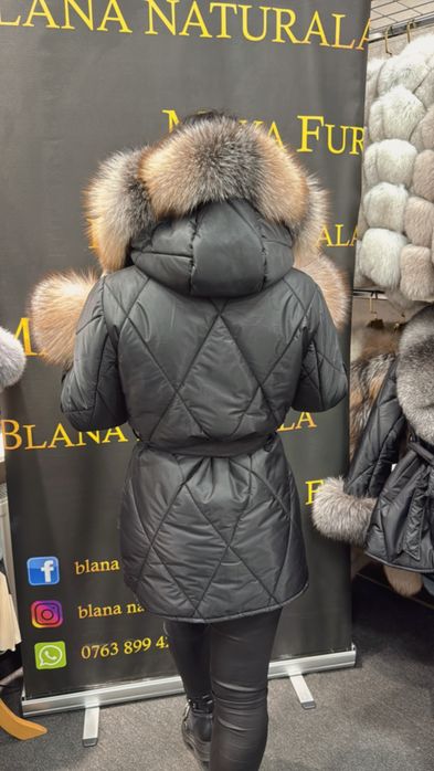 Geaca din fas impermeabila,accesorizata cu blana naturala premium