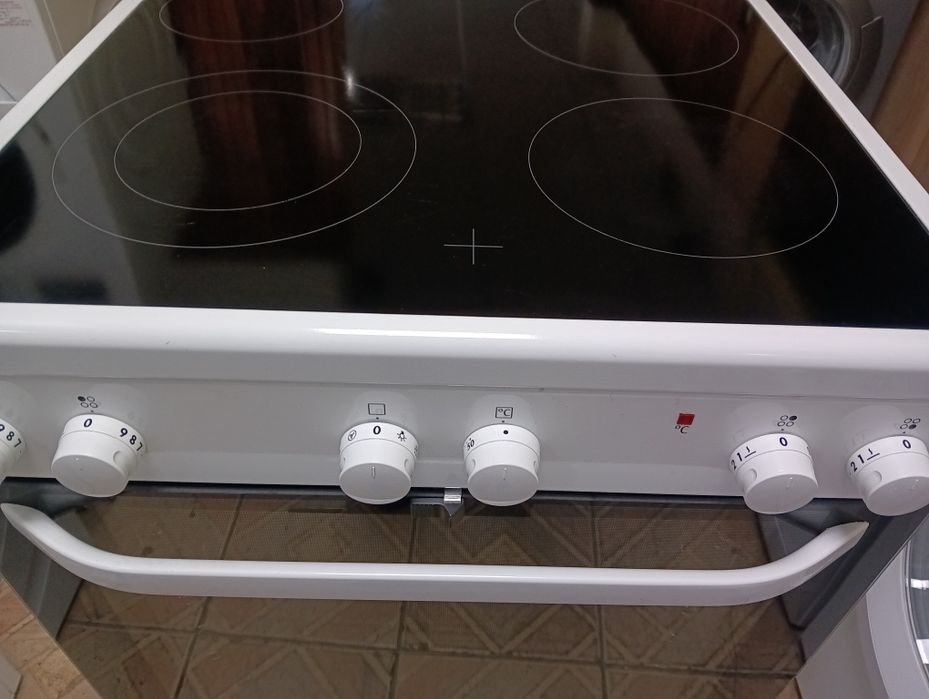 Свободно стояща печка с керамичен плот Voss  2 години Гаранция!