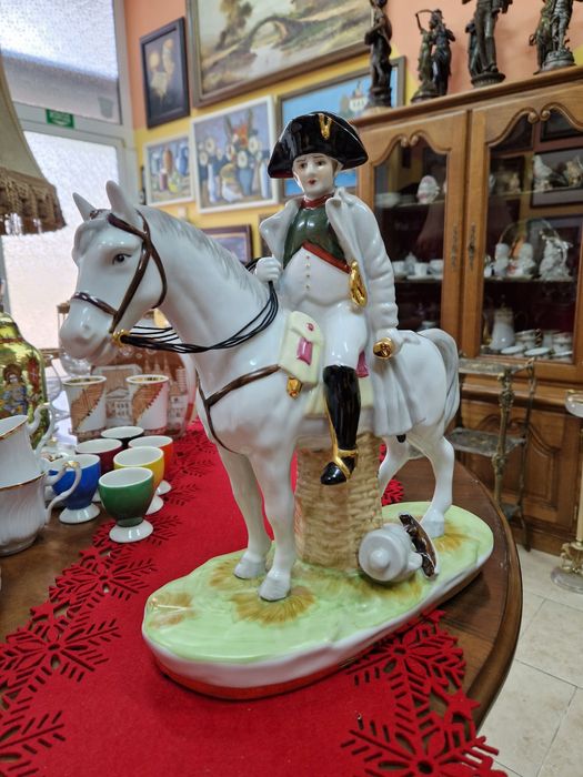 Рядка голяма антикварна порцеланова фигура статуетка- NEUNDORF