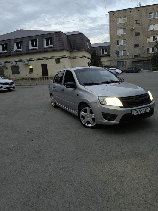 Лада Гранта 2015 год