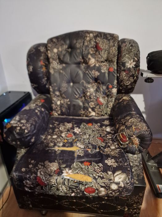 Подарявам фотьойл и табуретки