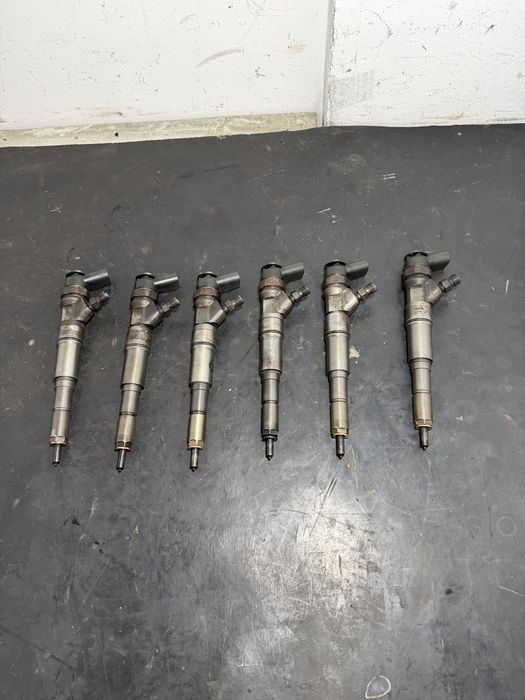 Injectoare BMW seria 5 E60 E61 535d 3.0 biturbo 272cp  7792096 | 0986435092