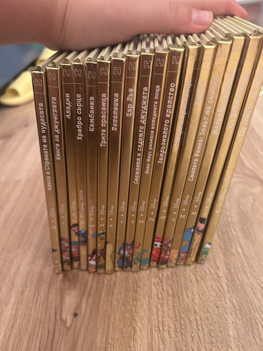 Продавам детски книжки