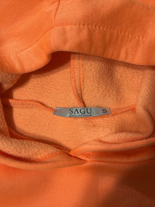 Продаётся женский костюм двойка .