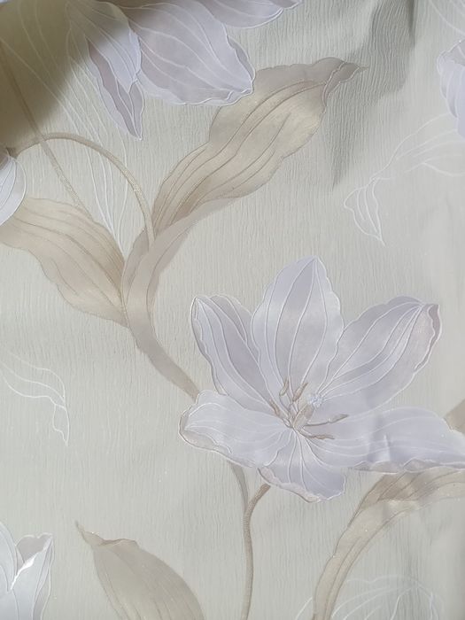 Остатки разных обоев  цвет желтый с рисунком