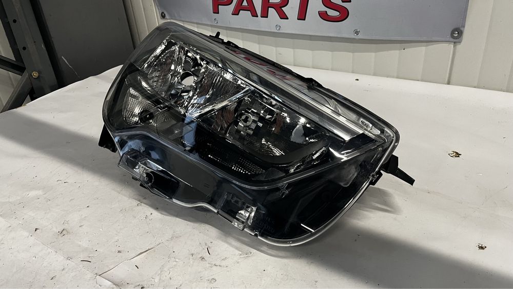 Десен и ляв фар Opel Combo E 2018-