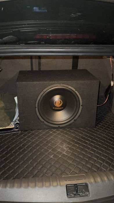 Inteltouch subwoofer + usilitil oziga tushadigan 4 estradniy kalonka