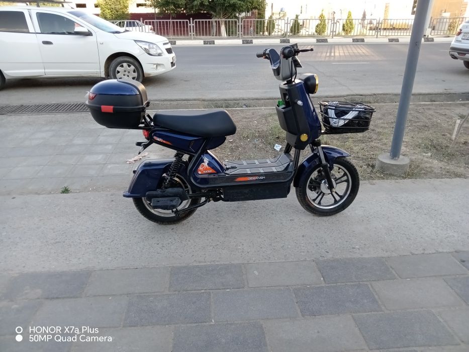 Elektron skuter sotiladi holati yangi zaryadi 70km yuradi