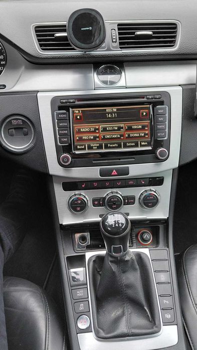 Vand VW Passat B7 Highline Berlina 2.0 TDI manuală