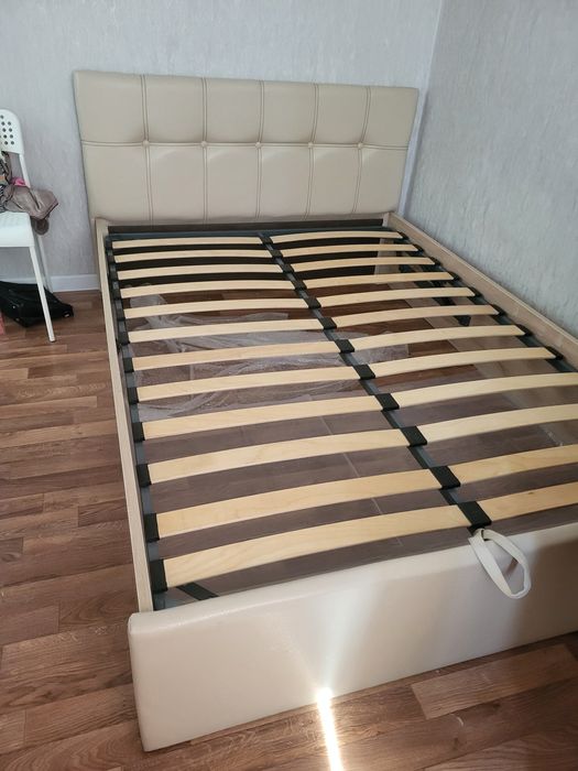 Кровать двуспальная
