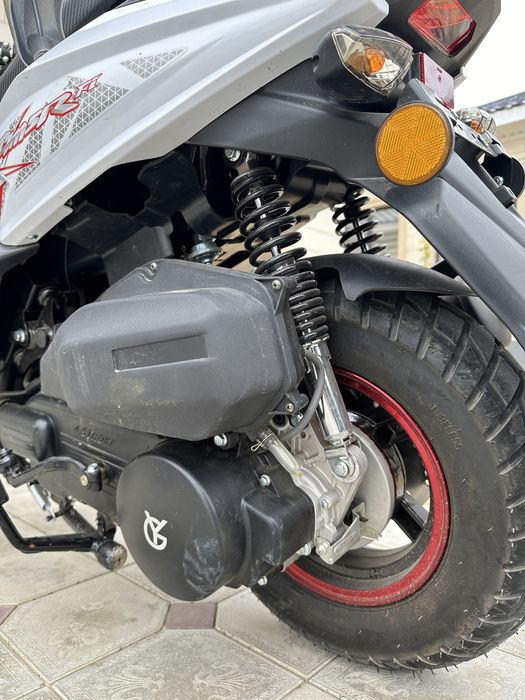 Продается скутер BWS R-Samurai белый, черный