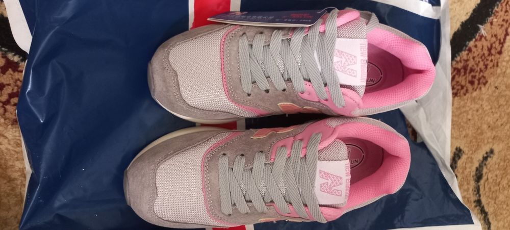 Продам кроссовки новые