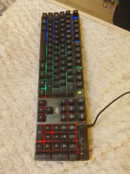 Продавам геимърска клаветура