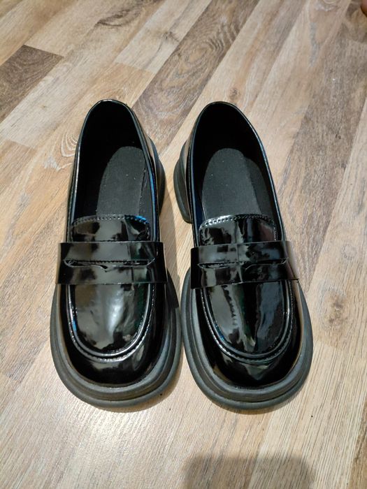 Продам туфли черные