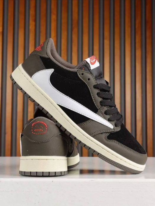 Кроссовки Nike с коллобариции Travis Scott