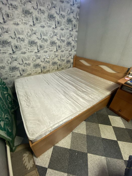 Кровать двуспальная с матрасом торг