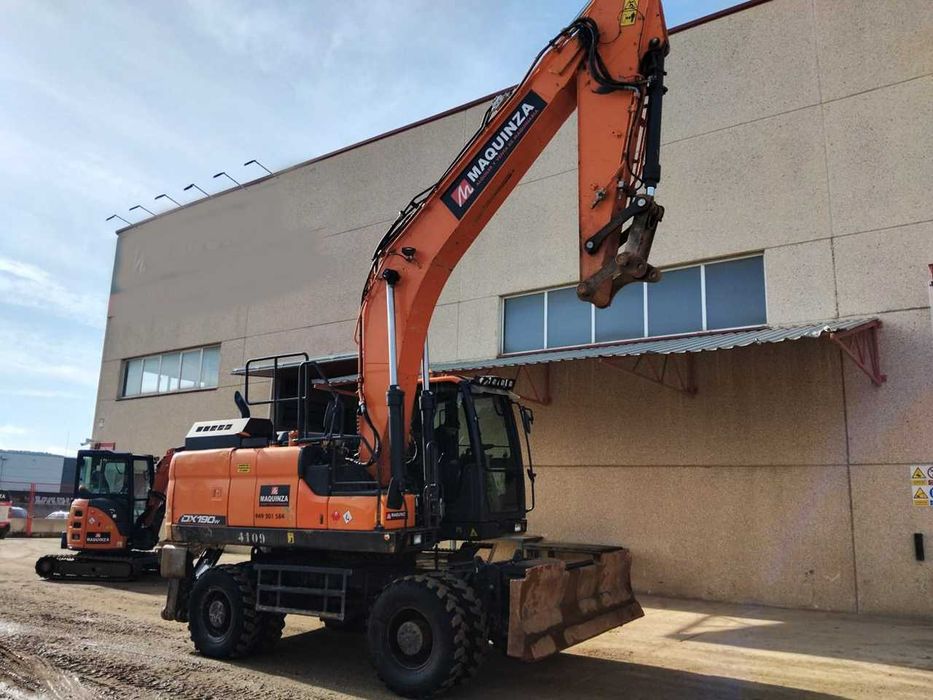 Колесный экскаватор Doosan DX190W-5