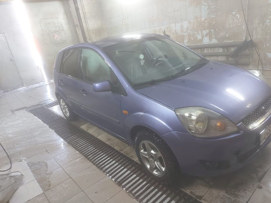 Продам машину Ford Fiesta